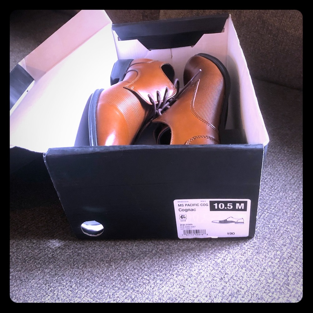 Stafford men’s size 10.5 cognac dress shoes